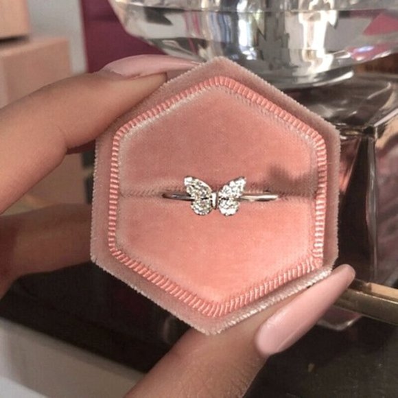 Gorgeous 925 Silver Filled White Sapphires Buttefly Ring - Picture 1 of 2
